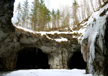 Ruskeala 'daki mermer ocağı. Karelia. - Rusya. Ruskeala. Yeraltı mağarası.