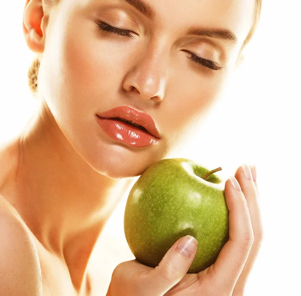 Joven mujer feliz con manzana verde - aislado en blanco — Foto de Stock