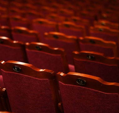 Tiyatroda sandalyeler, sinema, yakın çekim