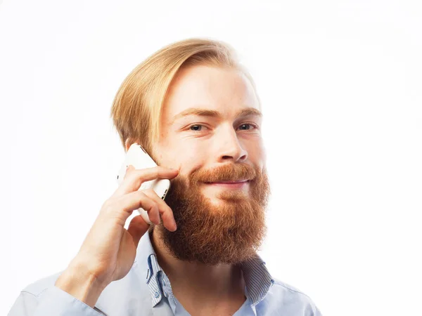 Negocios Gente Tehnología Concepto Joven Hombre Barbudo Feliz Hablando Teléfono —  Fotos de Stock