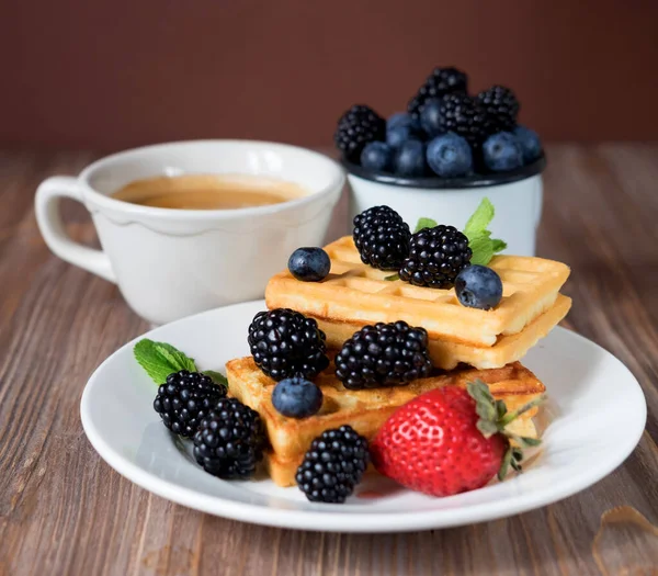 Waffles Blueberries Strawberry Blackberries Cup Coffee Breakfast Wooden Table — 스톡 사진