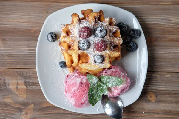 Belgian Waffles Strawberry Ice Cream Fresh Raspberries Mint Wooden Table — 스톡 사진