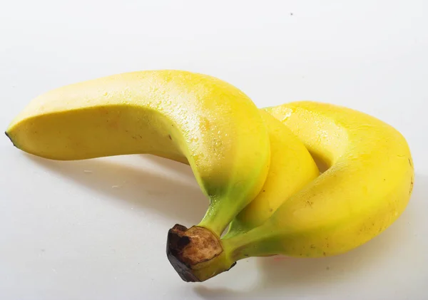 Gelbe Reife Bananen Auf Weißem Hintergrund Nahaufnahme — Stockfoto