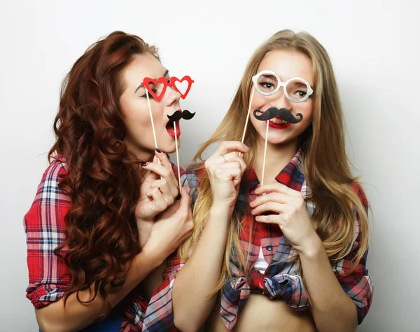 Twee stijlvolle sexy hipster meisjes beste vrienden klaar voor feest — Stockfoto