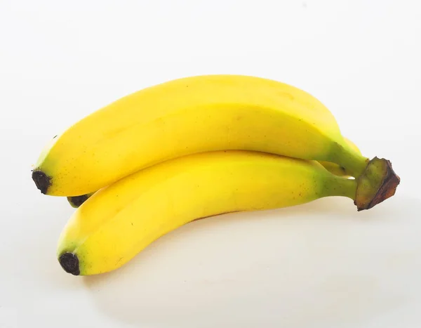 Bananes Mûres Jaunes Sur Fond Blanc Gros Plan — Photo