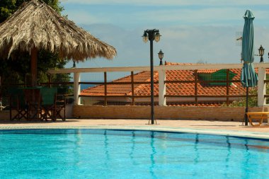 Otel, Yunanistan 'da merdivenli yüzme havuzu