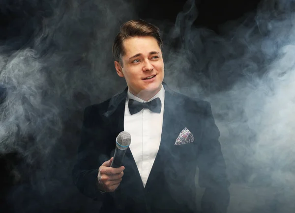 Stylish Showman Microphone Background Smoke — Stock Photo, Image