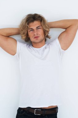 Yakışıklı bir gencin portresi, manken.