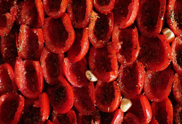 Tomates Estão Uma Folha Cozedura Pronta Para Assar Tomates Secos — Fotografia de Stock