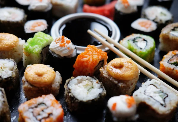 Sushi Maki Stenen Tafel Vlakke Lay Bovenaanzicht — Stockfoto