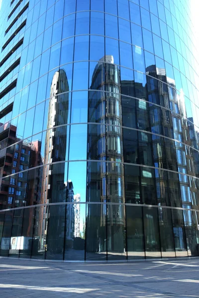 Wejście Nowoczesnego Budynku Biurowego Letni Dzień — Zdjęcie stockowe