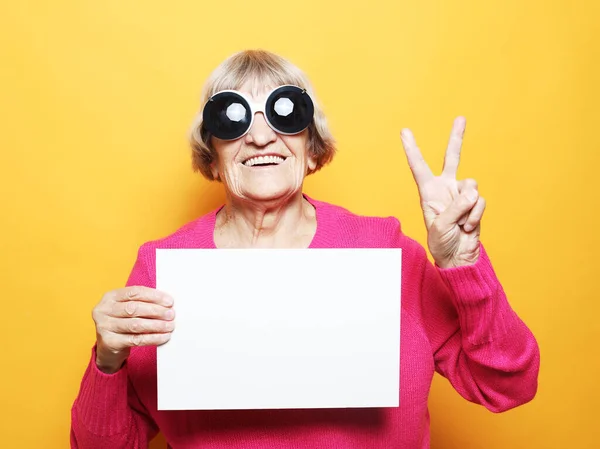 Portrait Old Woman Wearing Pink Sweater Big Sunglasses Show Victory — Stock Photo, Image