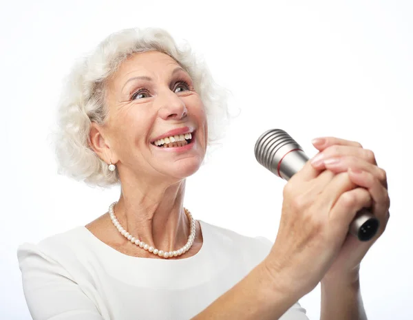 Estilo Vida Emoción Concepto Gente Feliz Anciana Cantando Con Micrófono — Foto de Stock