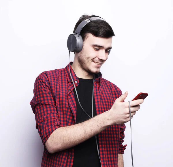 Ευτυχισμένος Νεαρός Ακουστικά Ακούγοντας Μουσική Πάνω Από Λευκό Backgrund Όμορφος — Φωτογραφία Αρχείου