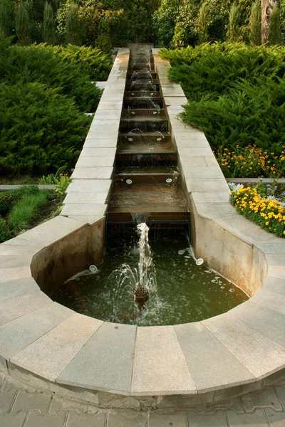 Fuente Agua Redonda Jardín Estratificada Parque Hora Verano — Foto de Stock