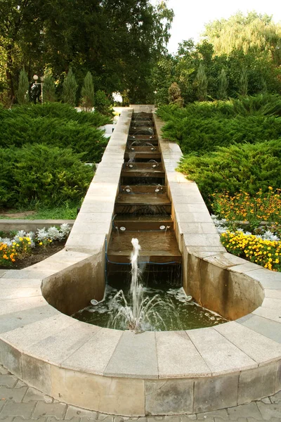 Pequeña Fuente Redonda Parque Jardín Verano — Foto de Stock