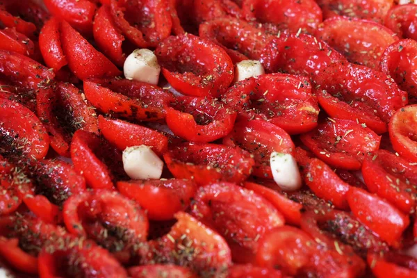 Esperienza Alimentare Pomodori Giacciono Una Teglia Forno Pronti Cuocere Pomodori — Foto Stock