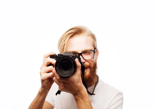 Vousatý muž fotograf s profesionální kamerou fotografování — Stock fotografie