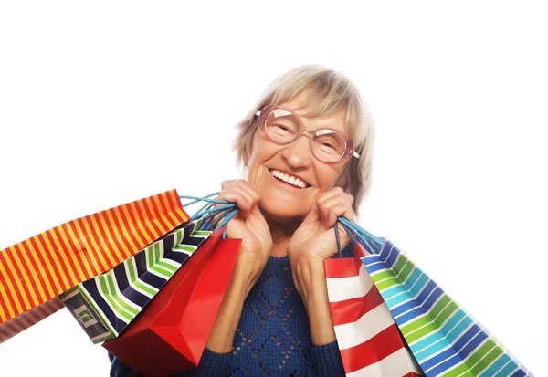 Mulher sênior feliz com sacos de compras — Fotografia de Stock