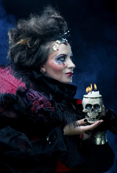 Picture a beautiful fantasy woman with skull — Stock Photo, Image