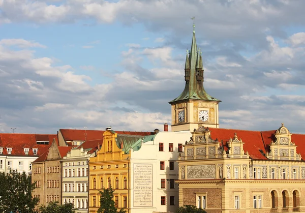 Blick auf Sehenswürdigkeiten vom Fluss in Prag. — Stockfoto