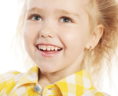 Sevimli gülen kız.