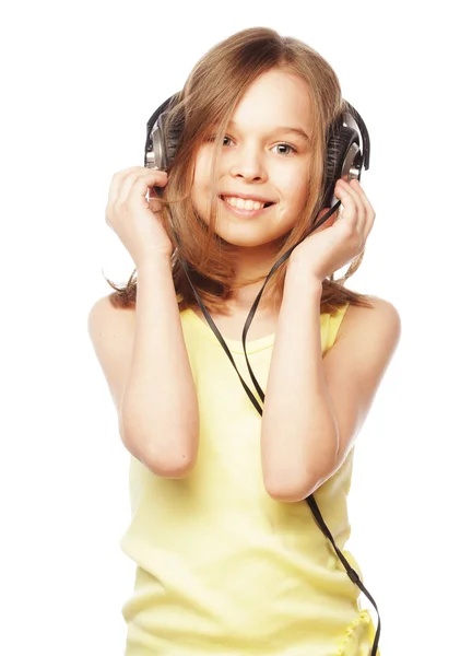 La chica sostiene los auriculares — Foto de Stock