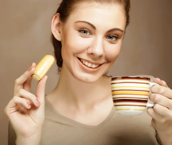 Woman with coffee and cookies — Stock Photo, Image