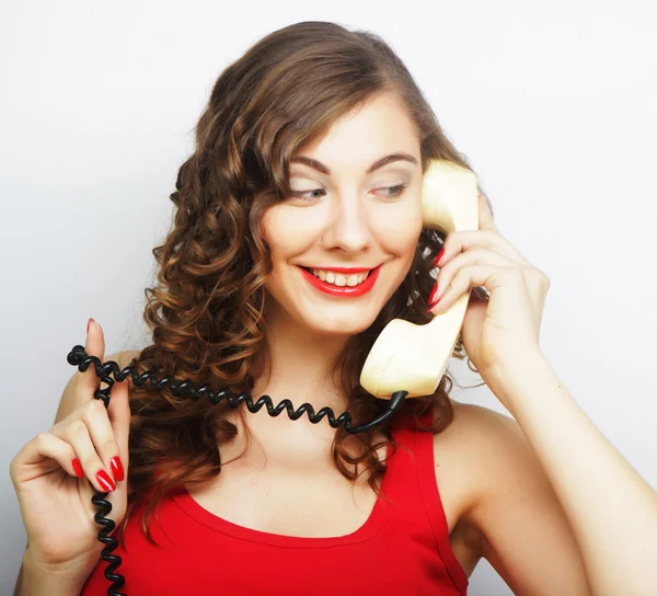 Mujer joven con teléfono vintage . —  Fotos de Stock