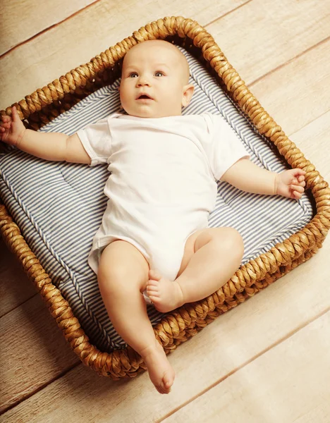 Little cute baby lying in basket — Stock Photo, Image