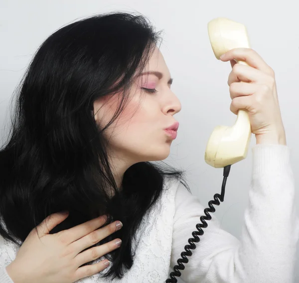 Mujer feliz joven con teléfono vintage —  Fotos de Stock