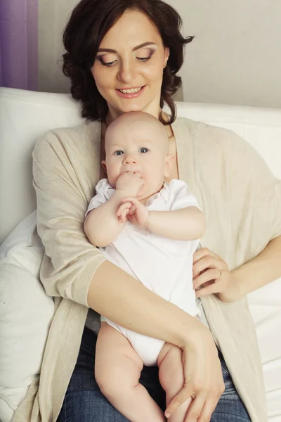 Portret van moeder en baby — Stockfoto