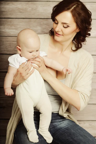 Happy mother and baby — Stock Photo, Image