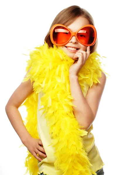 Liten flicka med kul orange carnaval glasögon — Stockfoto