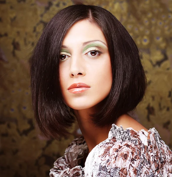 Portrait of young beautiful woman with short dark hair — Stock Photo, Image