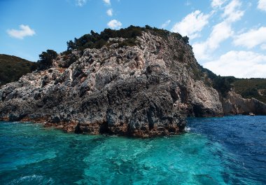 Zakynthos adasındaki mavi mağaralar