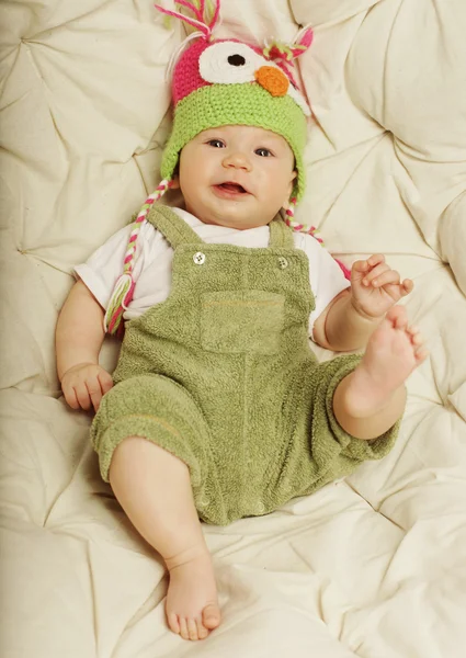 Portrait of cute happy 5 month old baby boy with funny hat. — Stock Photo, Image