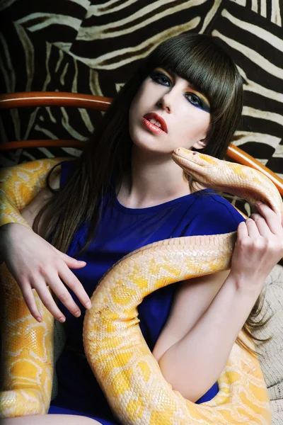 Woman holding yellow Python — Stock Photo, Image