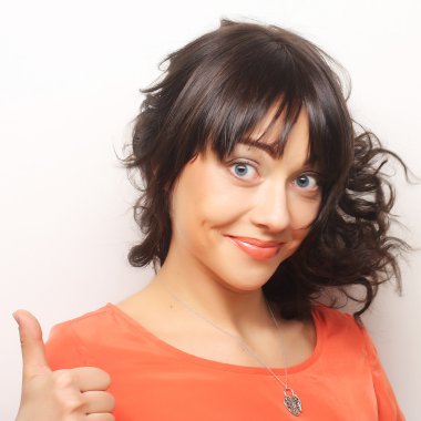 Güzel, genç, şaşkın kadın.