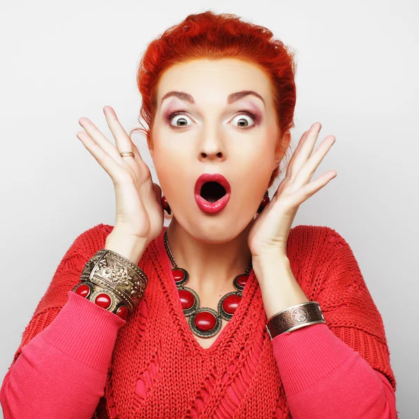 Beautiful young surprised woman. — Stock Photo, Image