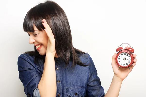 Mujer joven con reloj despertador —  Fotos de Stock