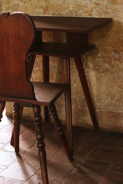 Cadeira e mesa de madeira vintage Imagem De Stock