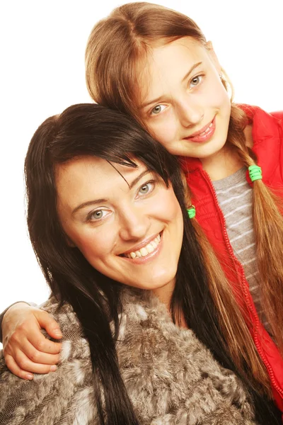 Mutter und Tochter lächeln in die Kamera — Stockfoto