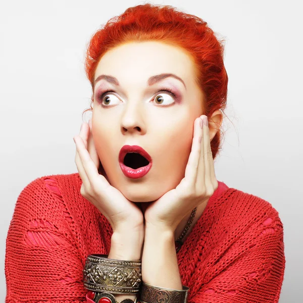 Beautiful young surprised woman. — Stock Photo, Image