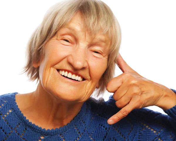 Senior šťastná žena se telefonicky mě gesto — Stock fotografie