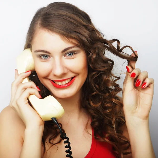 Jeune femme avec téléphone vintage . Images De Stock Libres De Droits