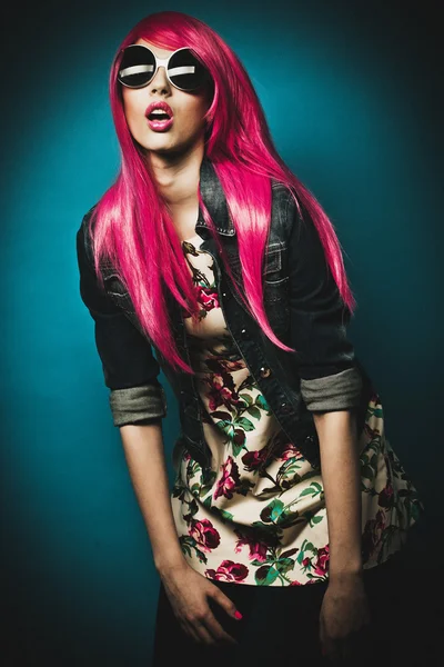 Beautiful fashion model  with pink hair — Stock Photo, Image