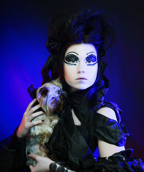 Elegant dark queen with little dog — Stock Photo, Image