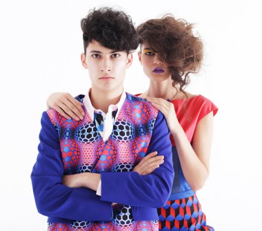 şık çift stüdyoda poz