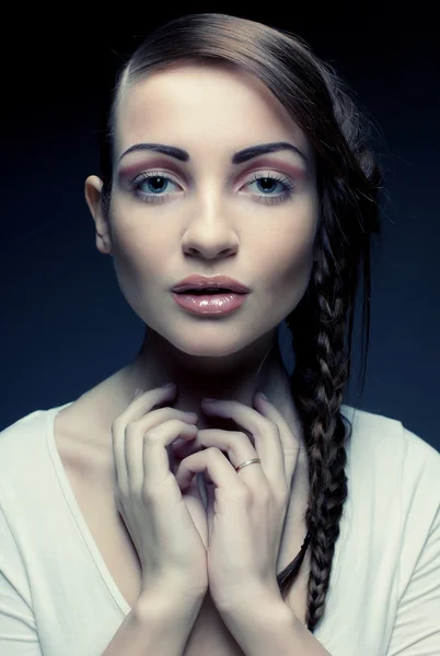 Retrato de bela jovem loira mulher — Fotografia de Stock